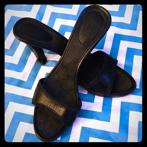 GUCCI heels in black w/ wooden heel and sole 👠